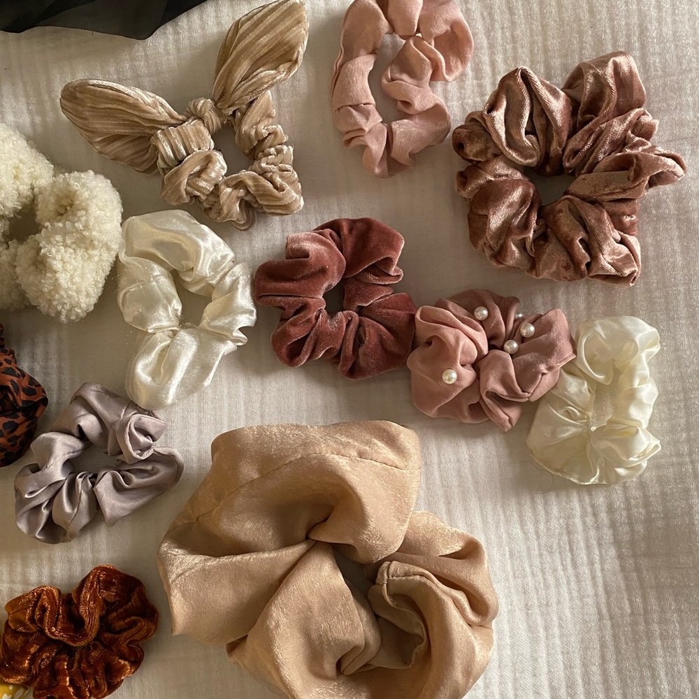 Assorted Hair Scrunchie Set - Picture 2 of 3